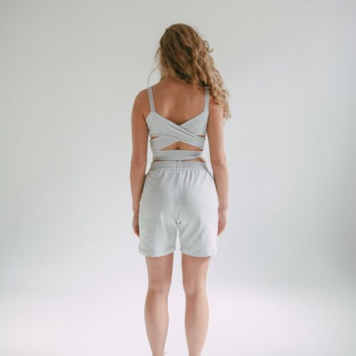 SZARY TOP Z WYCIĘCIAMI