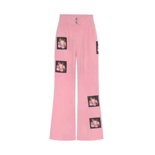 RÓŻOWE DZWONY W PŁONĄCE KWIATY