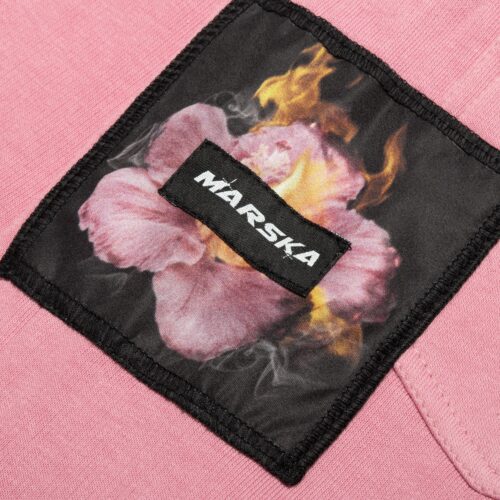 RÓŻOWE DZWONY W PŁONĄCE KWIATY