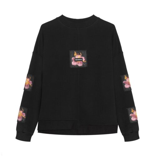 CZARNA BLUZA W PŁONĄCE KWIATY