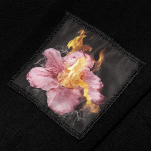 CZARNA BLUZA W PŁONĄCE KWIATY