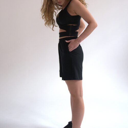 SPODENKI CZARNE Z WYCIĘCIAMI