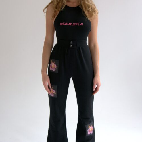 CZARNE DZWONY W PŁONĄCE KWIATY CZARNE DZWONY W PŁONĄCE KWIATY