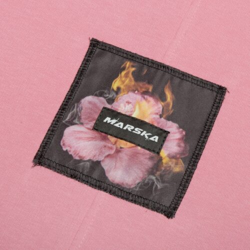 RÓŻOWA BLUZA W PŁONĄCE KWIATY