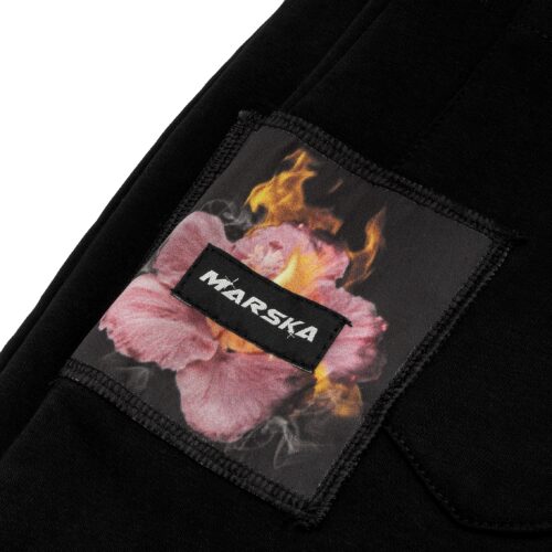 CZARNE DZWONY W PŁONĄCE KWIATY CZARNE DZWONY W PŁONĄCE KWIATY